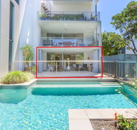 A Deluxe Swim Up - Drift Apartments South - Surfers Gold Coast