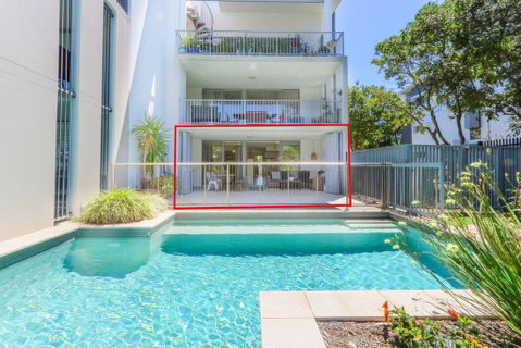 A Deluxe Swim Up - Drift Apartments South - Surfers Gold Coast 0