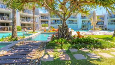 A Deluxe Swim Up - Drift Apartments South - Surfers Gold Coast 3