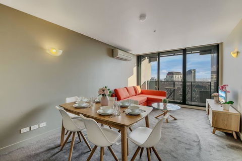 A Modern 2BR CBD Apt, City Views, FREE Parking - Surfers Gold Coast 0