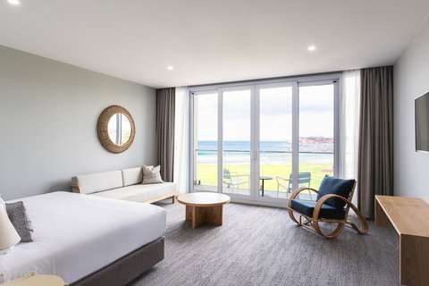 Abode Malua Bay - Surfers Gold Coast 1