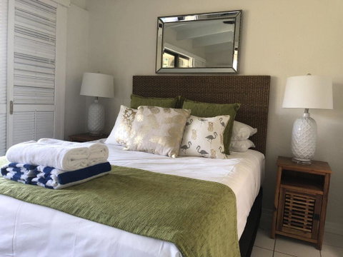 Absolute Beachfront - Surfers Gold Coast 2
