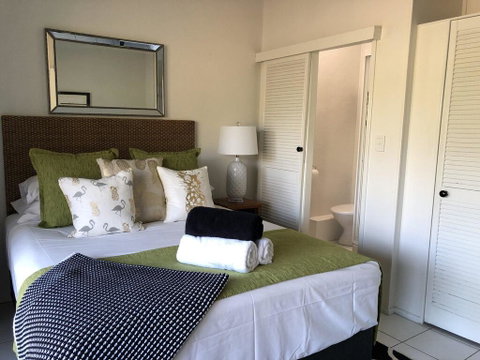 Absolute Beachfront - Surfers Gold Coast 1