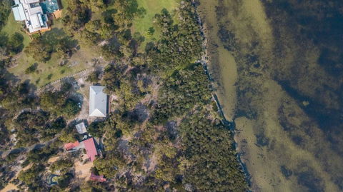 Acacia Lakehouse - The Lake At Your Doorstep - Surfers Gold Coast 1