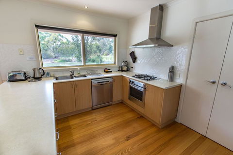 Acacia Lakehouse - The Lake At Your Doorstep - Surfers Gold Coast 2