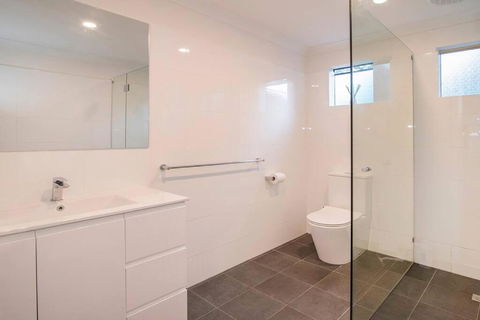 Eagle Bay Summerhaus - Surfers Gold Coast 2