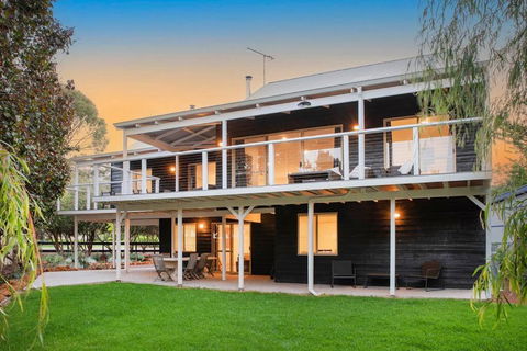 Eagle Bay Summerhaus - Surfers Gold Coast 0