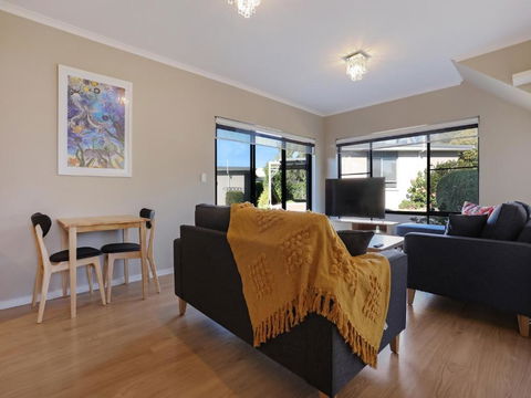 Eagle Heights Holiday Units - Surfers Gold Coast 2