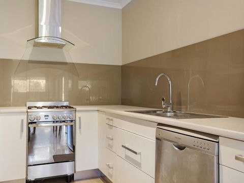 Eagle Heights Holiday Units - Surfers Gold Coast 3