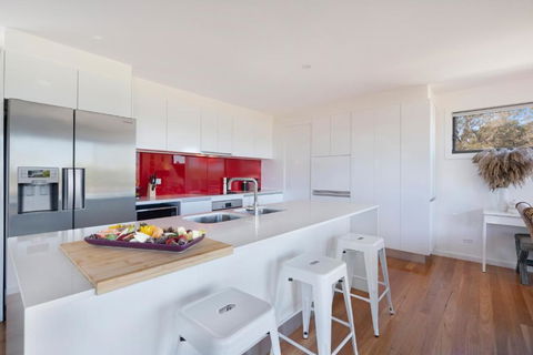 EAST52A - Lake Views - Surfers Gold Coast 2
