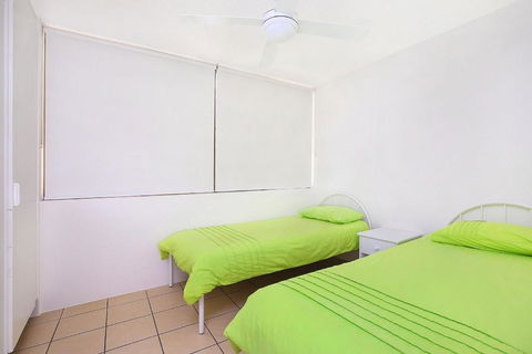 Eastbourne U4 80 Esplanade Golden Beach - Surfers Gold Coast 2