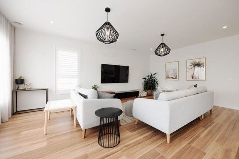 EDEN Spacious Torquay Family Escape - Surfers Gold Coast 1