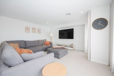 EDEN Spacious Torquay Family Escape - Surfers Gold Coast 3