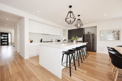 EDEN Spacious Torquay Family Escape - Surfers Gold Coast 4