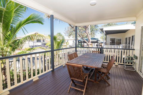 E.V. - Eurong Beach Villa - Surfers Gold Coast 2