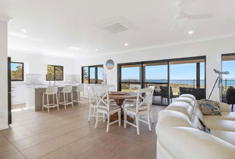 ESCAPE WITH A VIEW - Surfers Gold Coast 0
