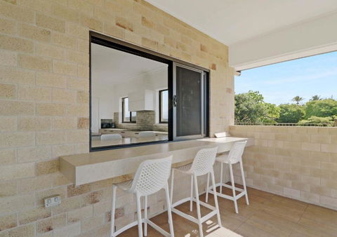 ESCAPE WITH A VIEW - Surfers Gold Coast 4