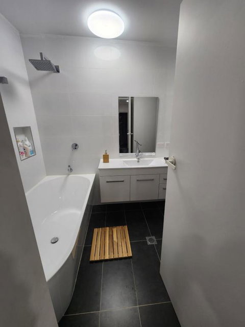 Entire Studio Apartment - Self Check-in - Surfers Gold Coast 2