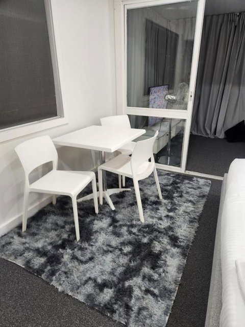 Entire Studio Apartment - Self Check-in - Surfers Gold Coast 4