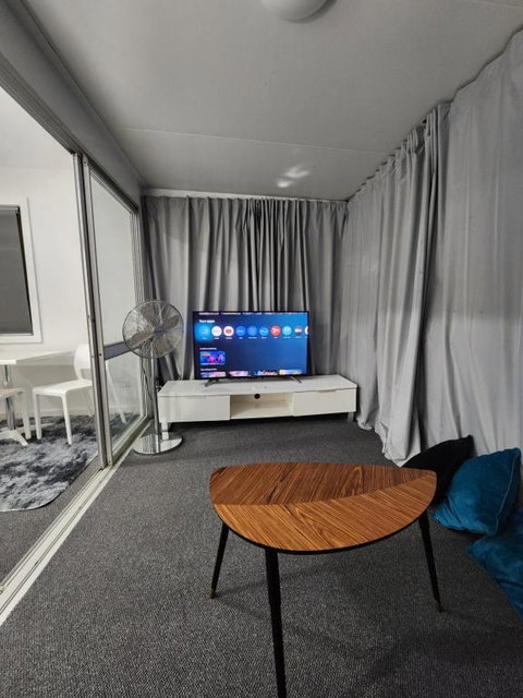 Entire Studio Apartment - Self Check-in - Surfers Gold Coast 1