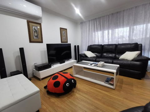 Entire House With 4 Bedrooms Fully Air Conditioned - Surfers Gold Coast 0