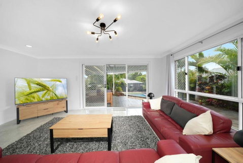 Family Escape Serene Oasis With Pool And AC - Surfers Gold Coast 1
