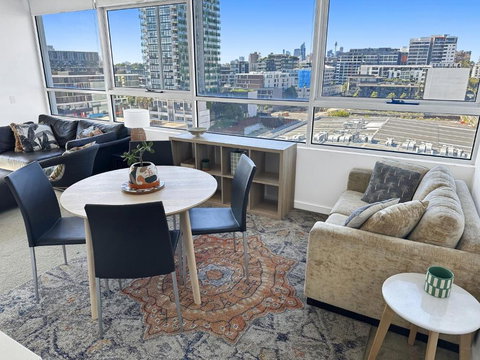 G901S - Bright Zetland Escape With City Views - Surfers Gold Coast 0