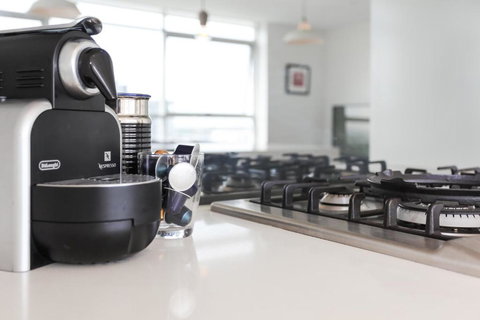 G901S - Bright Zetland Escape With City Views - Surfers Gold Coast 4