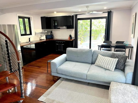 Gabba Central Lofthouse Sleeps5 Pets - Surfers Gold Coast 4