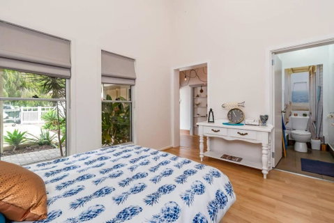 Gawler Townhouses 1C , 1 Queen Bed - Surfers Gold Coast 0