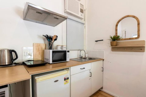 Gawler Townhouses 1C , 1 Queen Bed - Surfers Gold Coast 4