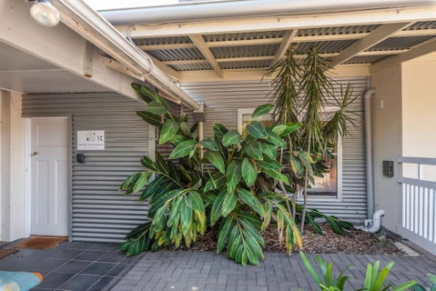 Gawler Townhouses 1C , 1 Queen Bed - Surfers Gold Coast 2