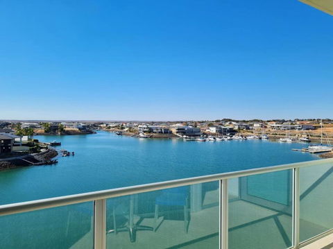 Glam Apartment 21 - Surfers Gold Coast 3