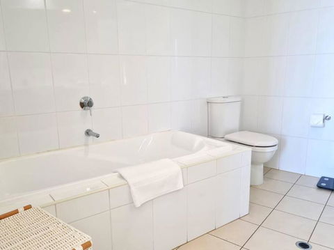 Glam Apartment 21 - Surfers Gold Coast 4
