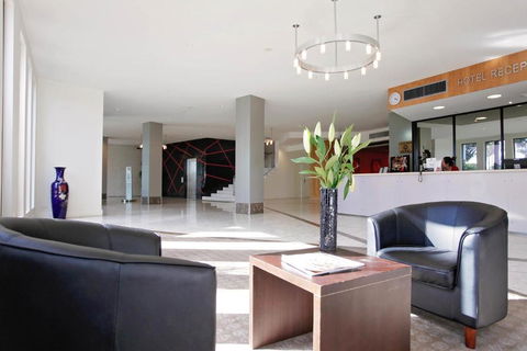 Golden Pebble Hotel - Surfers Gold Coast 4