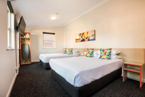 Granville Hotel - Surfers Gold Coast 1