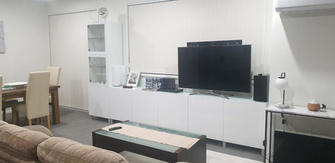 GREENWAY WATERS 2 Bed Apartment - Surfers Gold Coast 4