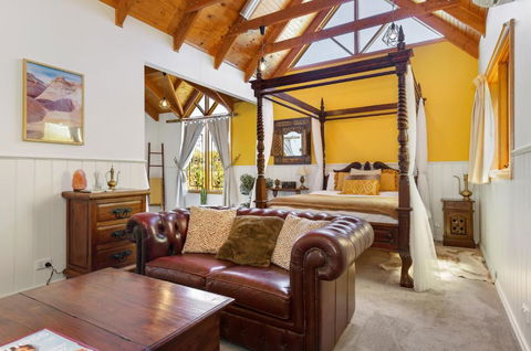 Harem Cottage Gembrook - Spa Bath & Wood Fireplace - Surfers Gold Coast 0