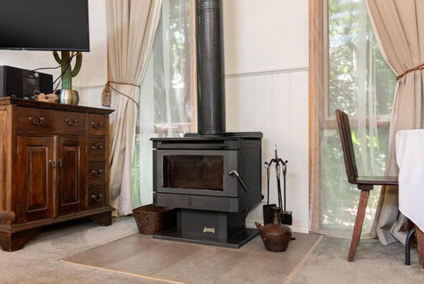 Harem Cottage Gembrook - Spa Bath & Wood Fireplace - Surfers Gold Coast 1