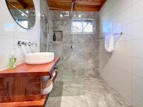 HEXAGON BEACH HOUSE Binalong Bay Of Fires Views - Surfers Gold Coast 0