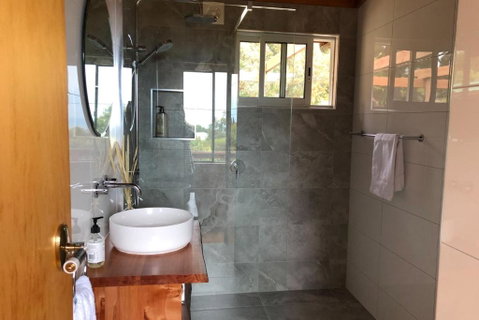 HEXAGON BEACH HOUSE Binalong Bay Of Fires Views - Surfers Gold Coast 3
