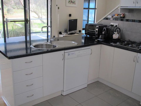 Hidden Grove Retreat - Surfers Gold Coast 1