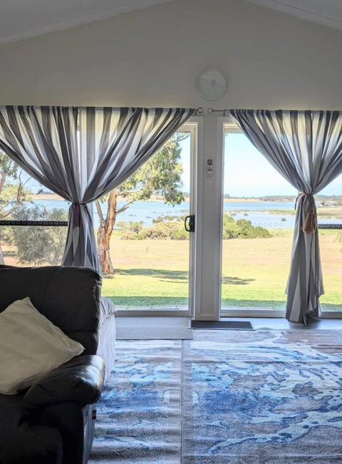 Hilltop Riverview Retreat - Surfers Gold Coast 1