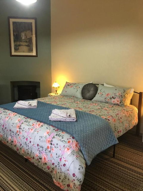 HISTORIC STAR LODGE And STATION MASTERS HOUSE NARRANDERA - Surfers Gold Coast 3