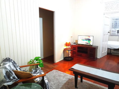 Home At The Beach In Ingham - Surfers Gold Coast 1