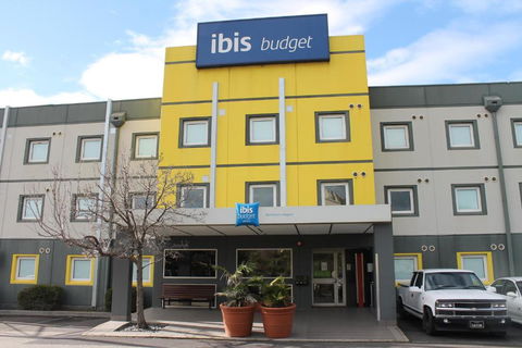 Ibis Budget - Melbourne Airport - Surfers Gold Coast 1