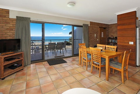 Illawong Apartments - Surfers Gold Coast 3