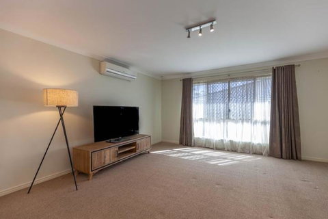 Immaculate House, Indulgent Living! - Surfers Gold Coast 1