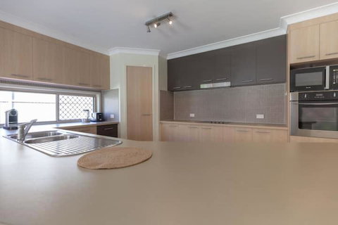 Immaculate House, Indulgent Living! - Surfers Gold Coast 2