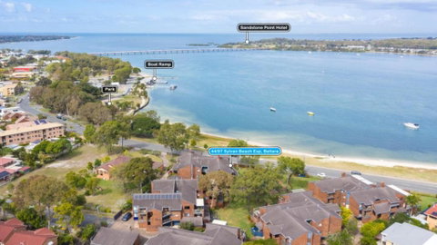 Impeccable Water Views - Prime Location - Surfers Gold Coast 1